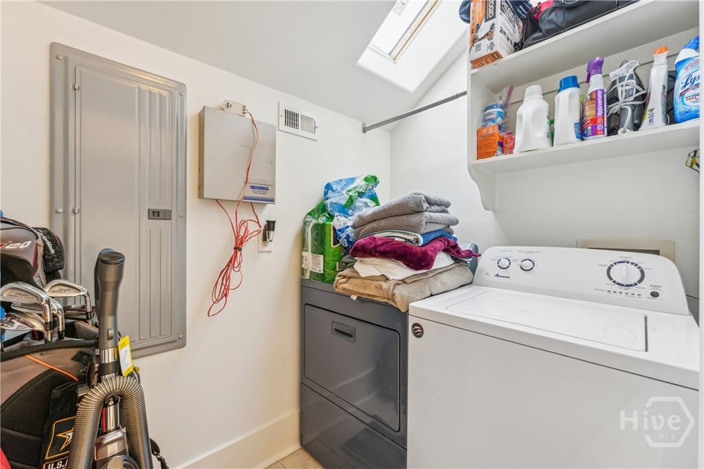 Image 25 of property listing at 8 W 37th Street F, Savannah, GA 31401