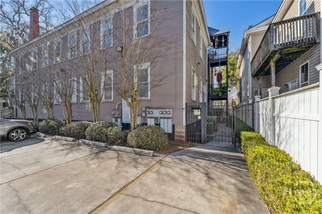 Image 26 of property listing at 8 W 37th Street F, Savannah, GA 31401