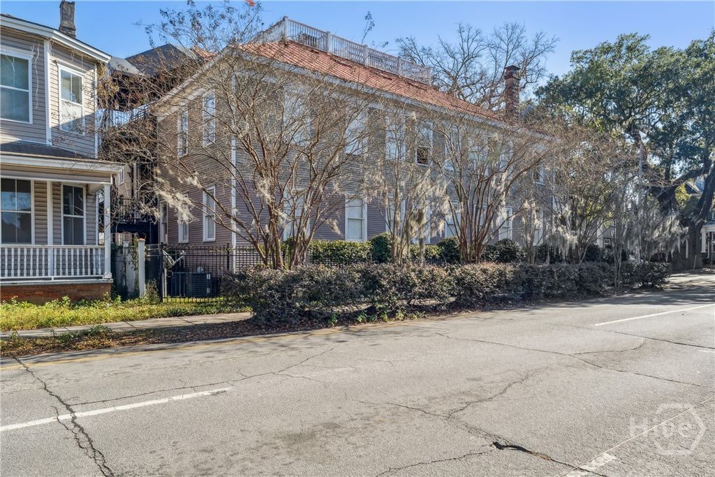 Image 28 of property listing at 8 W 37th Street F, Savannah, GA 31401