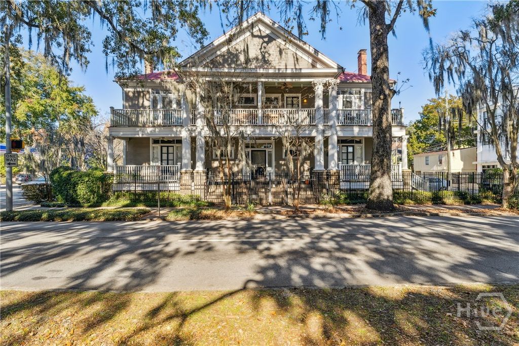 Image 3 of property listing at 8 W 37th Street F, Savannah, GA 31401