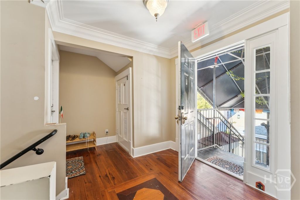 Image 5 of property listing at 8 W 37th Street F, Savannah, GA 31401