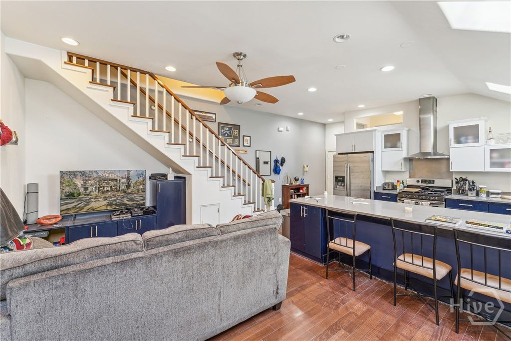 Image 8 of property listing at 8 W 37th Street F, Savannah, GA 31401