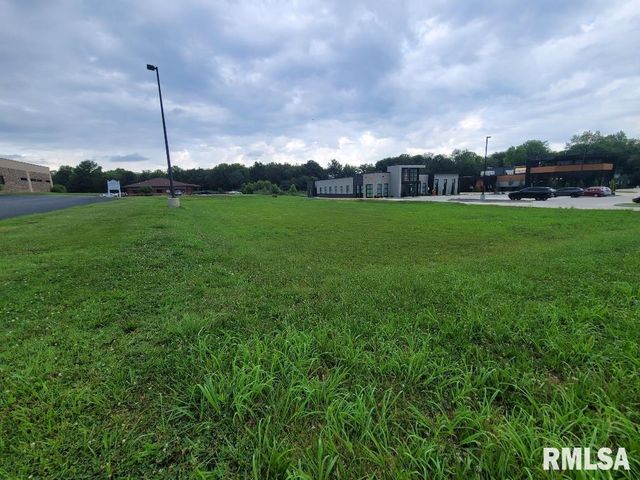 3128 Veterans Memorial Drive, Mt Vernon, IL 62864