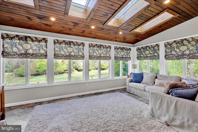 1907 MEADOW LN, Reading, PA 19610