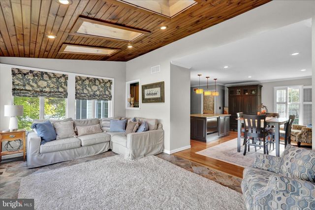 1907 MEADOW LN, Reading, PA 19610