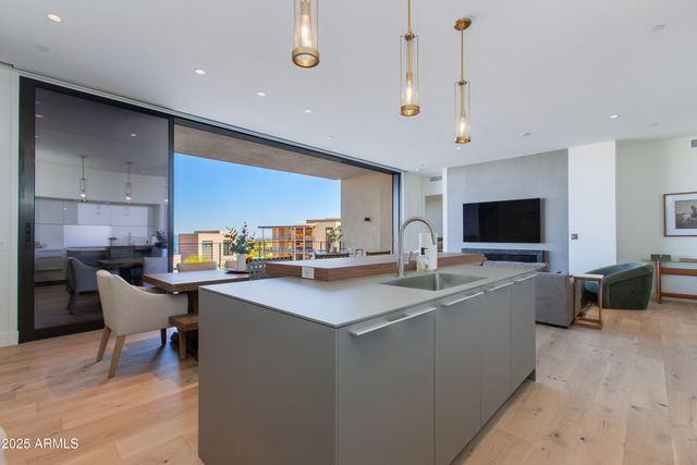 5000 N CAMELBACK RIDGE Drive 206, Scottsdale, AZ 85251