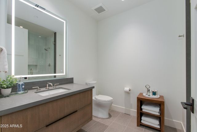 5000 N CAMELBACK RIDGE Drive 206, Scottsdale, AZ 85251