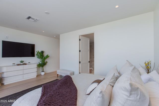 5000 N CAMELBACK RIDGE Drive 206, Scottsdale, AZ 85251