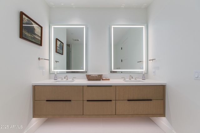 5000 N CAMELBACK RIDGE Drive 206, Scottsdale, AZ 85251