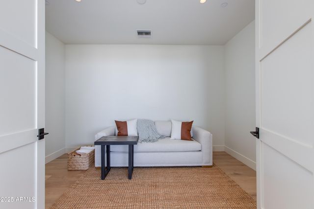 5000 N CAMELBACK RIDGE Drive 206, Scottsdale, AZ 85251