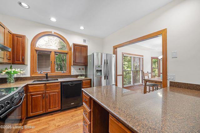8710 Wooded Trail Ct, Louisville, KY 40220