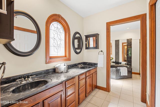 8710 Wooded Trail Ct, Louisville, KY 40220