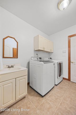 8710 Wooded Trail Ct, Louisville, KY 40220