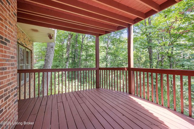 8710 Wooded Trail Ct, Louisville, KY 40220
