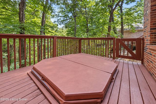 8710 Wooded Trail Ct, Louisville, KY 40220