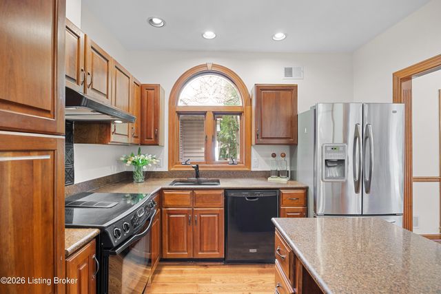8710 Wooded Trail Ct, Louisville, KY 40220