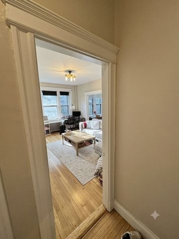 1 Crawford St 2, Cambridge, MA 02139