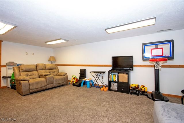 13506 Kauffman Avenue, Sterling, OH 44276