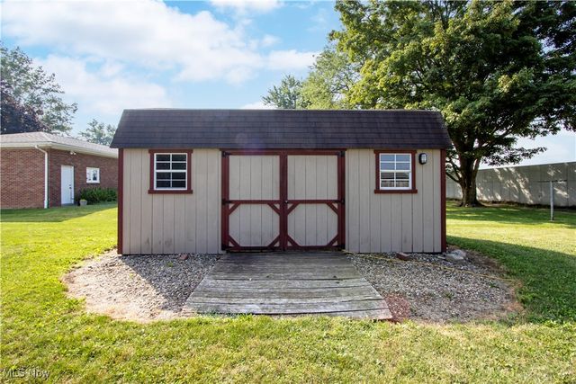 13506 Kauffman Avenue, Sterling, OH 44276