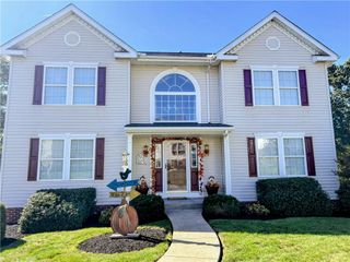 128 Stratford Court, New Stanton, PA 15672