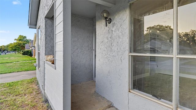 2755 Parkchester Drive, Arlington, TX 76015