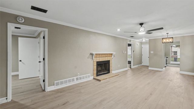 2755 Parkchester Drive, Arlington, TX 76015