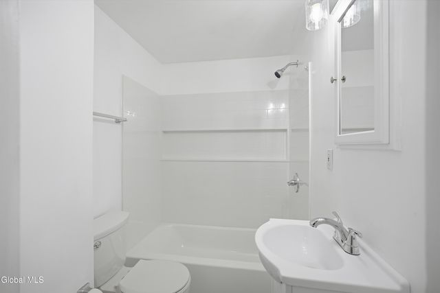 37 Rooney Avenue, Colonie, NY 12205