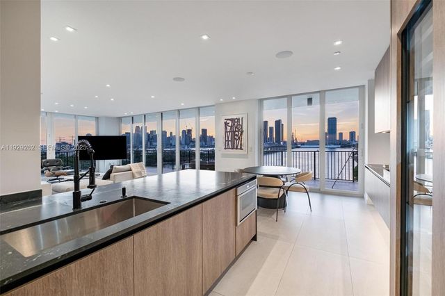 1000 Venetian Way 1004, Miami, FL 33139