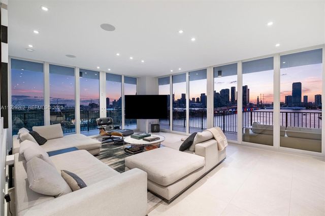 1000 Venetian Way 1004, Miami, FL 33139