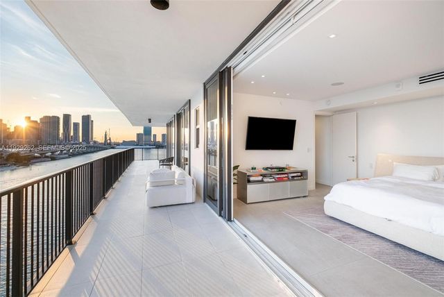 1000 Venetian Way 1004, Miami, FL 33139