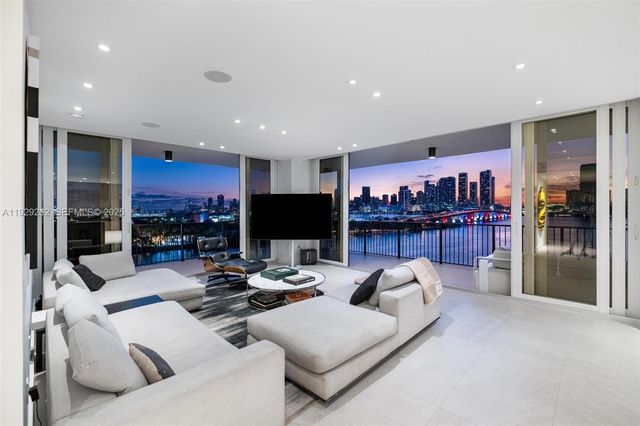 1000 Venetian Way 1004, Miami, FL 33139