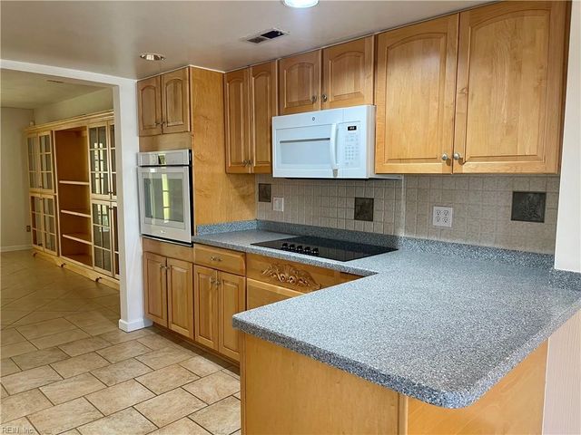 2402 Whaler CT, Virginia Beach, VA 23451