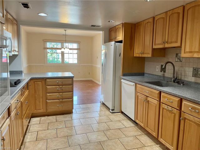 2402 Whaler CT, Virginia Beach, VA 23451