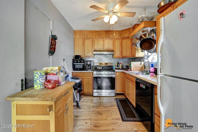 7510 Peck Avenue, Anchorage, AK 99504