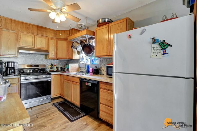 7510 Peck Avenue, Anchorage, AK 99504