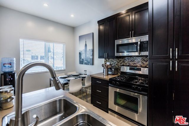 4409 IRVINE Avenue, North Hollywood (los Angeles), CA 91602
