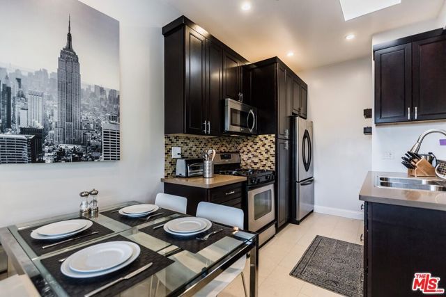 4409 IRVINE Avenue, North Hollywood (los Angeles), CA 91602