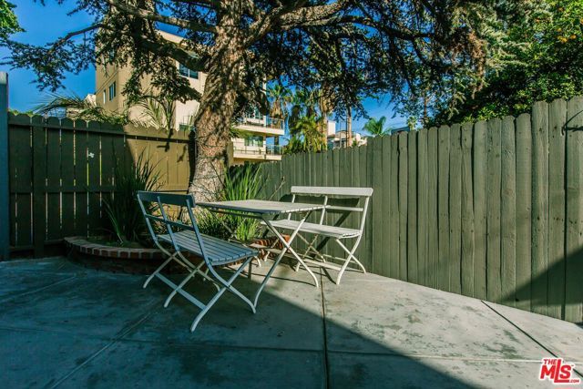 4409 IRVINE Avenue, North Hollywood (los Angeles), CA 91602