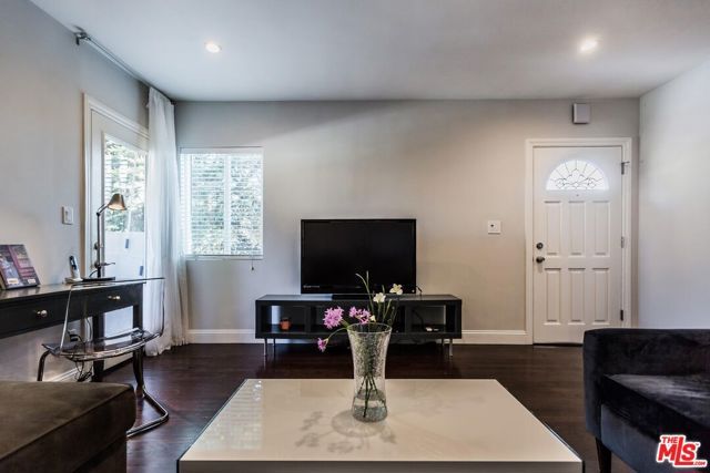 4409 IRVINE Avenue, North Hollywood (los Angeles), CA 91602