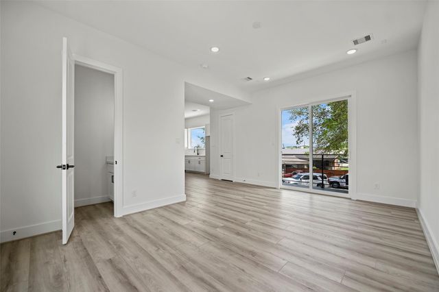 870 W Little York Road D, Houston, TX 77091
