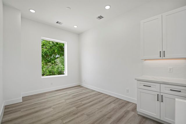 870 W Little York Road D, Houston, TX 77091