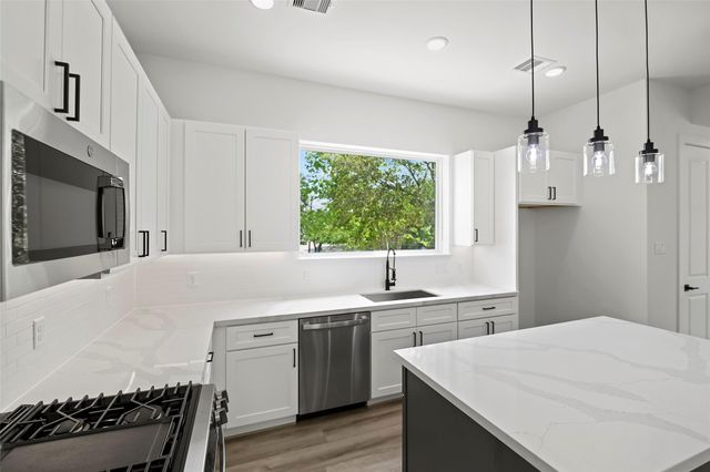 870 W Little York Road D, Houston, TX 77091