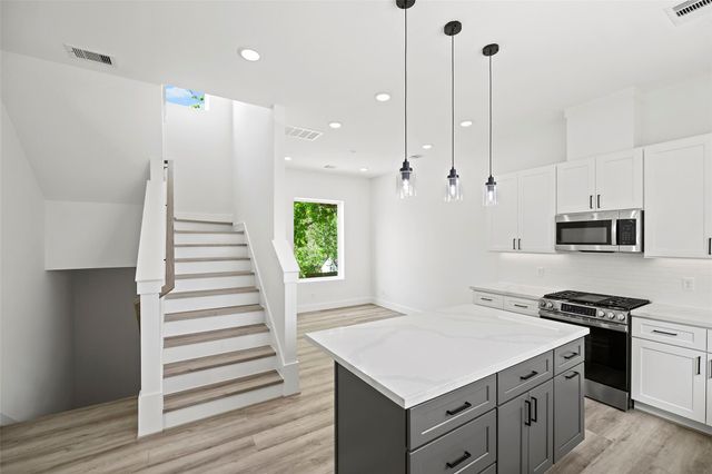 870 W Little York Road D, Houston, TX 77091