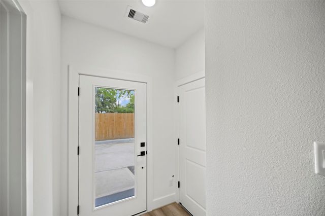 870 W Little York Road D, Houston, TX 77091