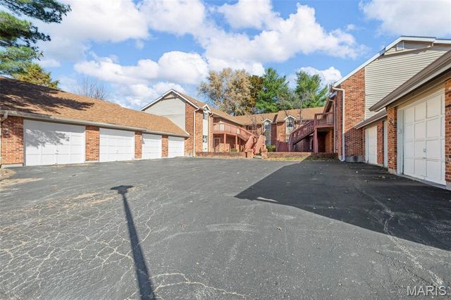 3703 Candlewyck Club Drive D, Florissant, MO 63034