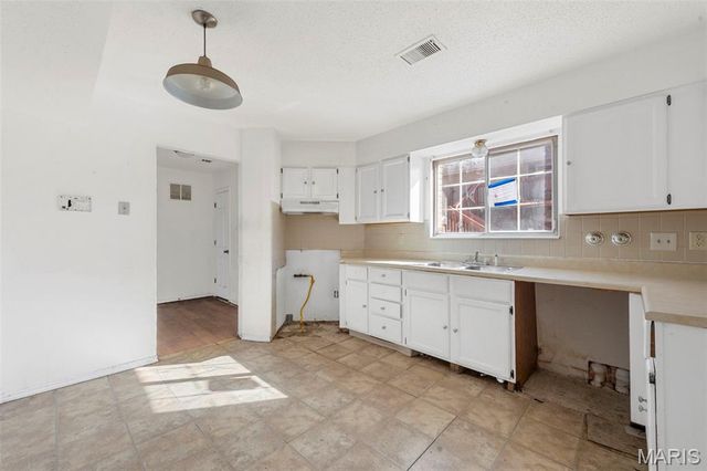 3703 Candlewyck Club Drive D, Florissant, MO 63034