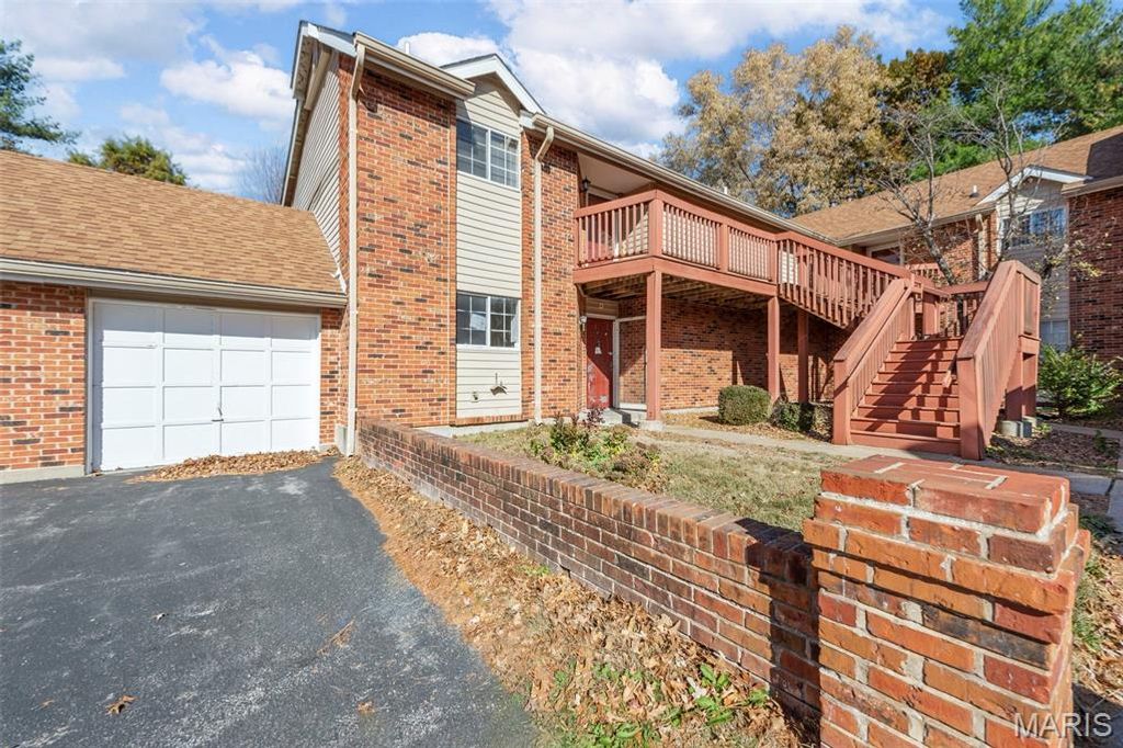 3703 Candlewyck Club Drive D, Florissant, MO 63034