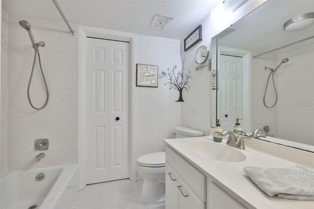 647 WOODLAWN DRIVE 647, Bradenton, FL 34210