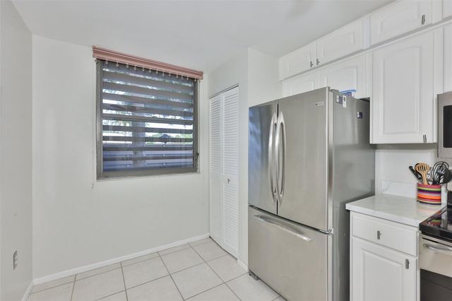 647 WOODLAWN DRIVE 647, Bradenton, FL 34210