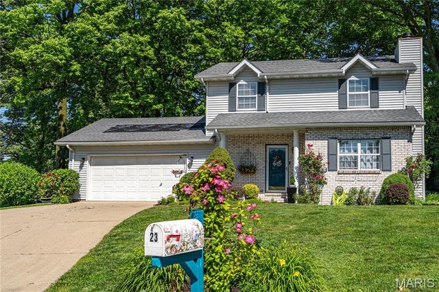 23 Williamsburg Lane, Glen Carbon, IL 62034